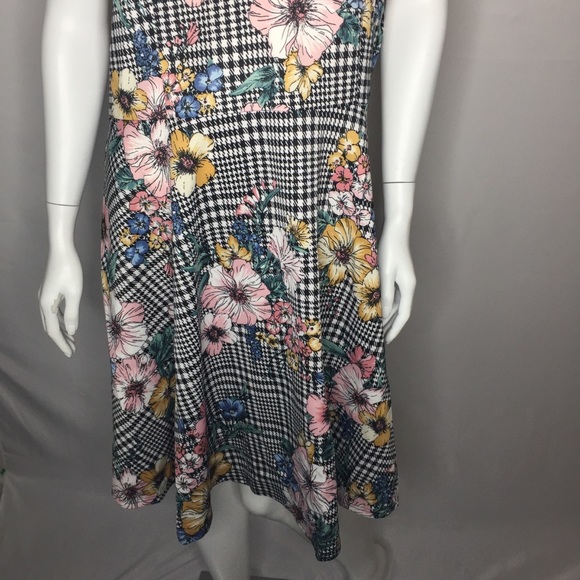 NWT Lilian size 3X cold shoulder floral mini dress - Picture 3 of 8